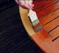 當(dāng)家具表面的油漆剝落或刮擦?xí)r，我們?nèi)绾涡扪a(bǔ)油漆呢？